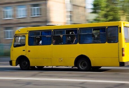 «Звичайна ситуація»: у маршрутки в Києві знову відвалилося колесо (фото)