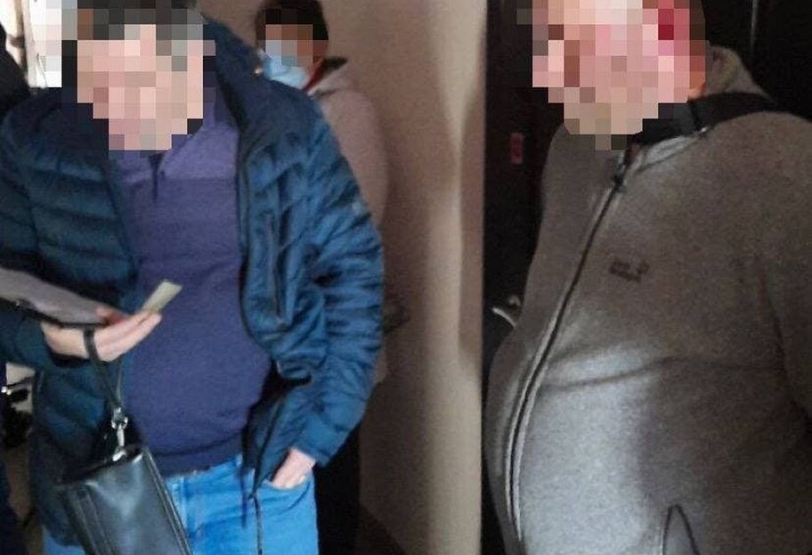 В Киеве полицейский занимался продажей наркотиков - фото - фото 1