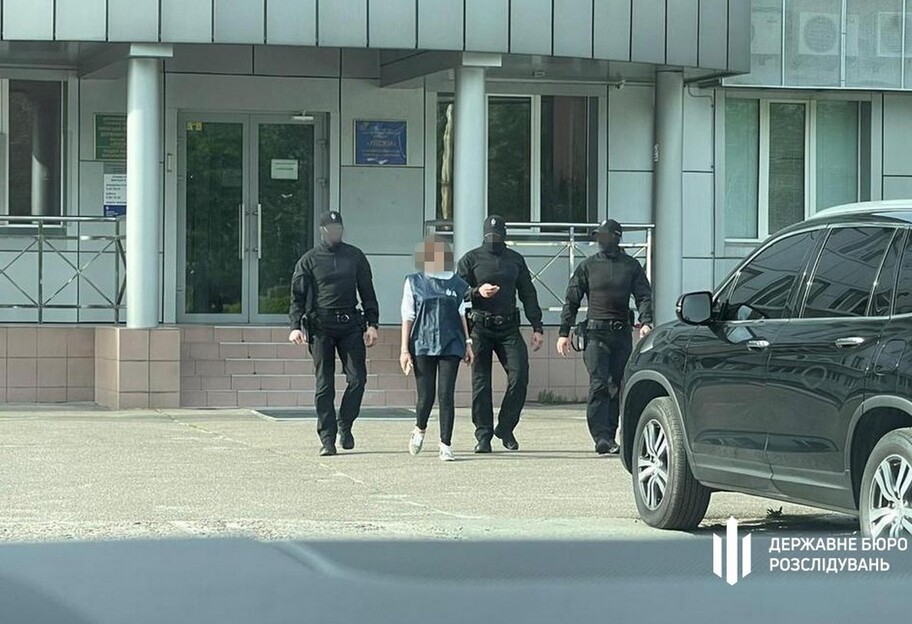 Растаможка авто - в ГБР обнаружили незаконную схему в киевской таможне - фото 1