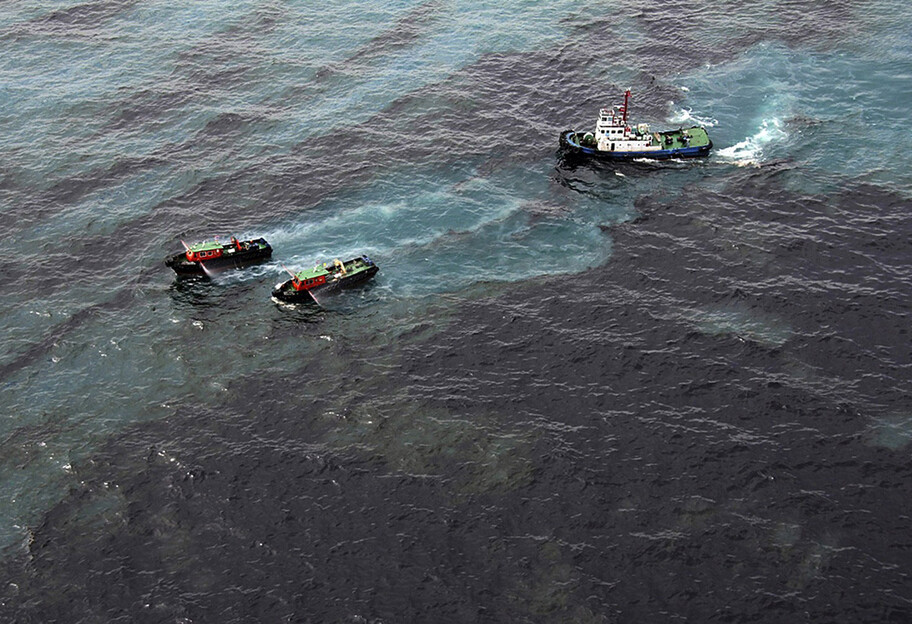 В Черном море возле Туапсе произошел разлив нефти – видео - фото 1