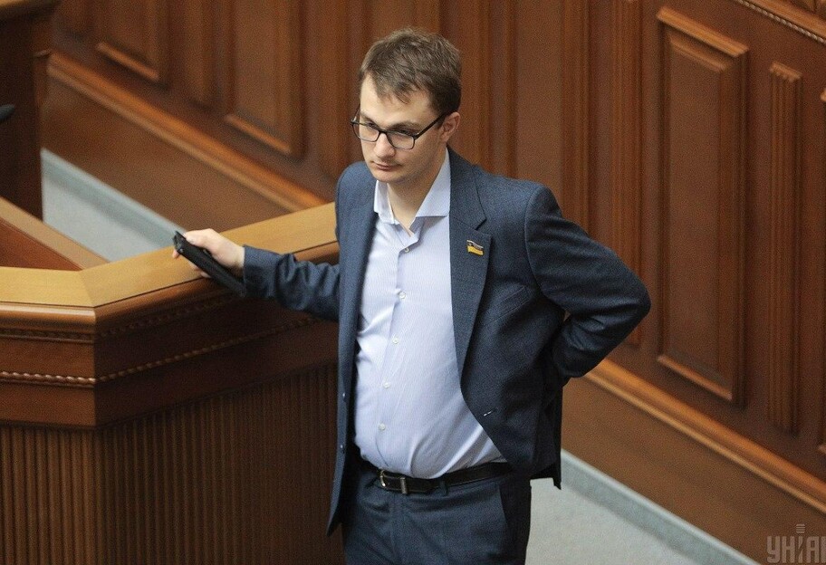 Депутат Евгений Брагар в Раде играл на смартфоне - видео - фото 1