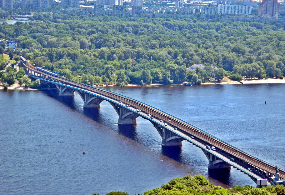 Мост Метро в Киеве перекрыт - ищут бомбу, фото - фото 1