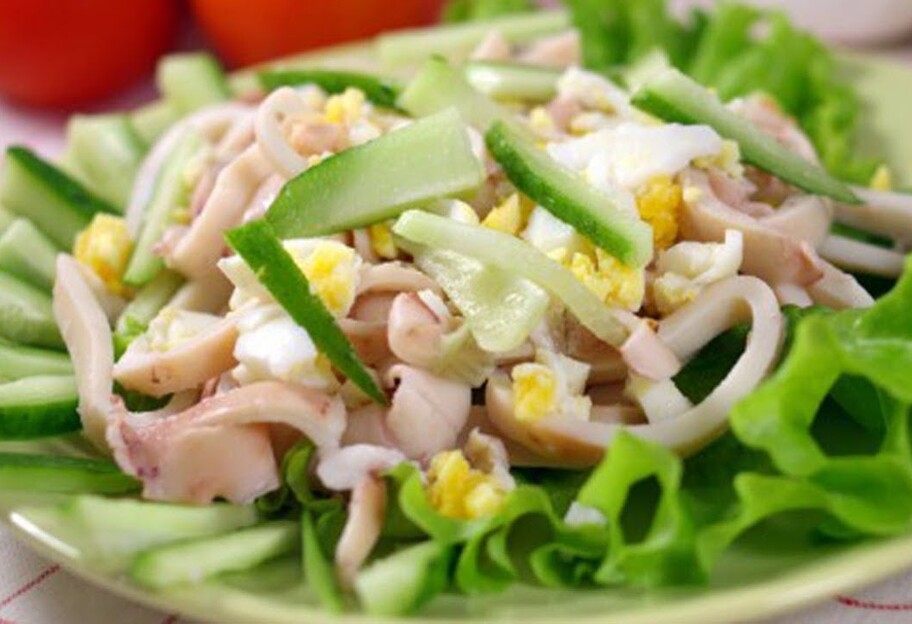 Легкий белковый салат с кальмаром - пошаговый рецепт приготовления - фото 1