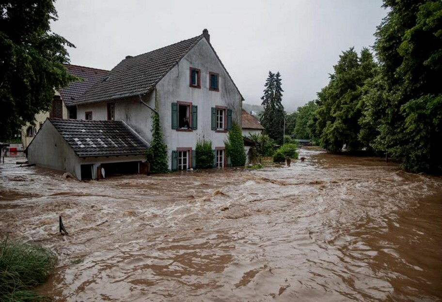 Наводнение в Германии - фото до и после разрушений от паводка - фото 1