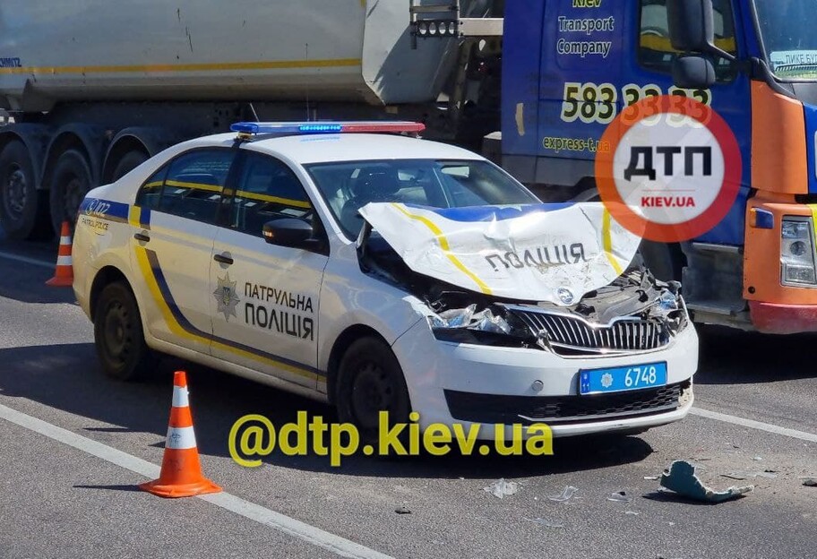 ДТП в Киеве - на Большой Кольцевой копы протаранили маршрутку - видео - фото 1