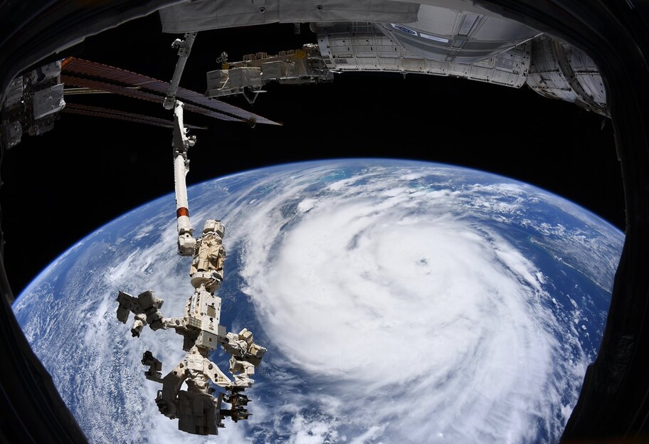 Ураган Ида - астронавт показал стихию из космоса - фото - фото 1