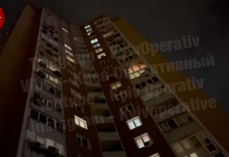 Самоубийство в Киеве – женщина при муже спрыгнула с 19 этажа – видео - фото 1