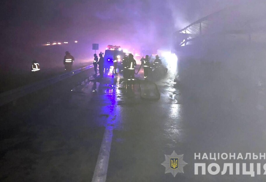 ДТП на трассе Киев Одесса - сгорели два авто, трое человек погибли - фото, видео - фото 1
