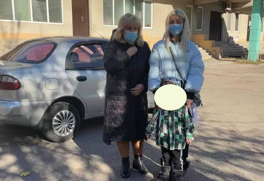 Мама избила сына в Харькове - происходящее попало в прямой эфир  - фото 1