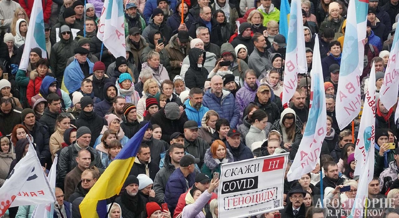 Вакцинация по-украински: нарушение прав человека или законные меры безопасности