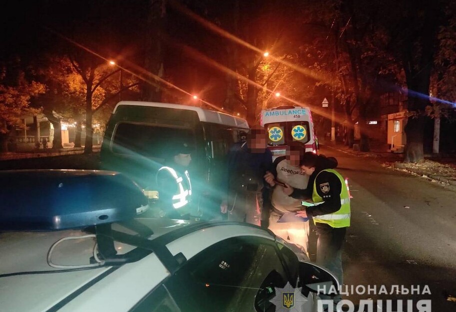 ДТП в Одессе – Опель сбил 15-летнюю девушку и ее брата – фото - фото 1