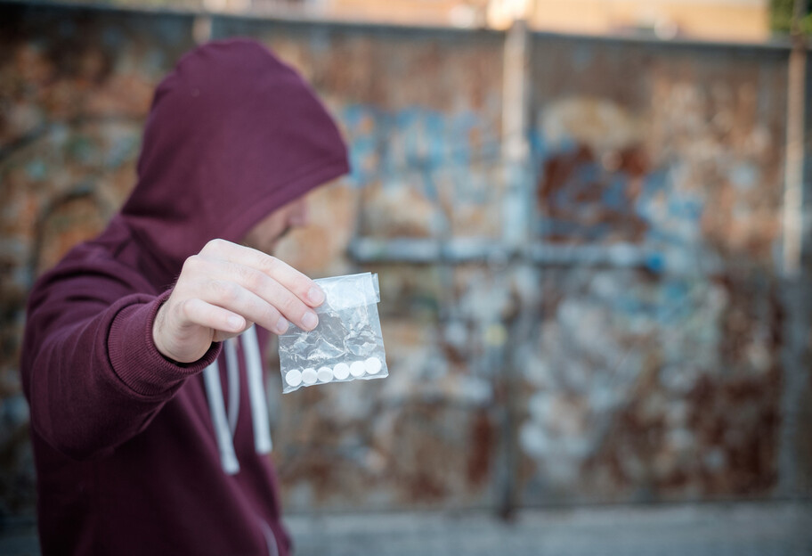 Наркотики в закладках - жаловаться полиции можно через Телеграм - как это сделать - фото 1