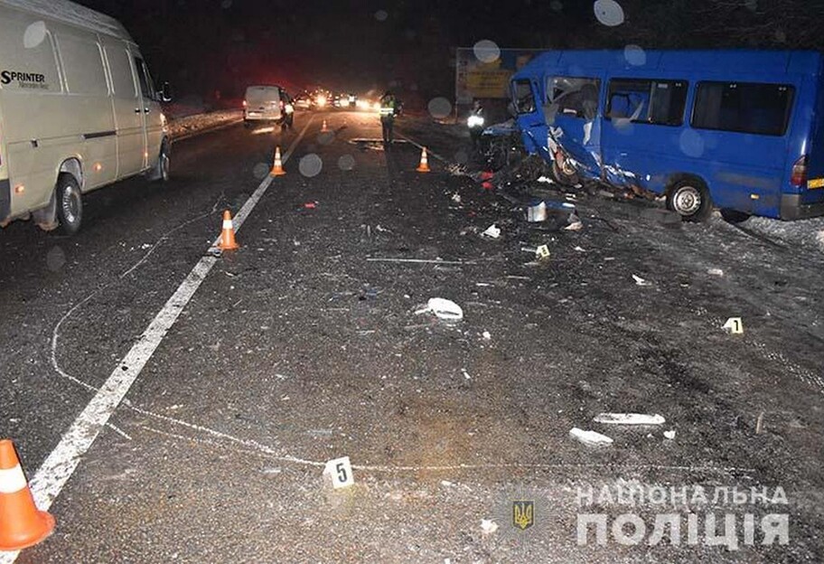 ДТП с маршруткой в Тернопольской области - погибли два человека, фото  - фото 1