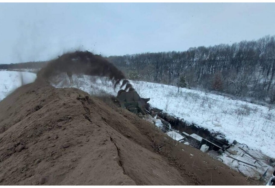Пограничники укрепляют участок границы с Россией - видео - фото 1