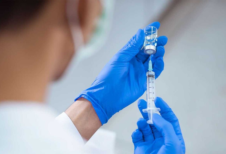 Вакцинация от коронавируса - Александр Сукач сделал прививку 18 раз - видео - фото 1