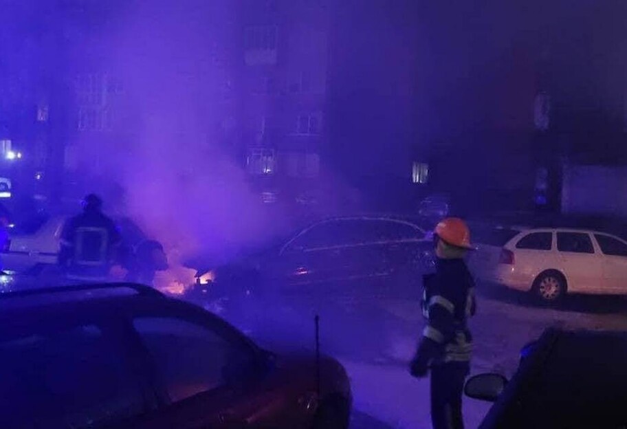 Пожар в Бучанском районе - сгорели три авто, фото  - фото 1