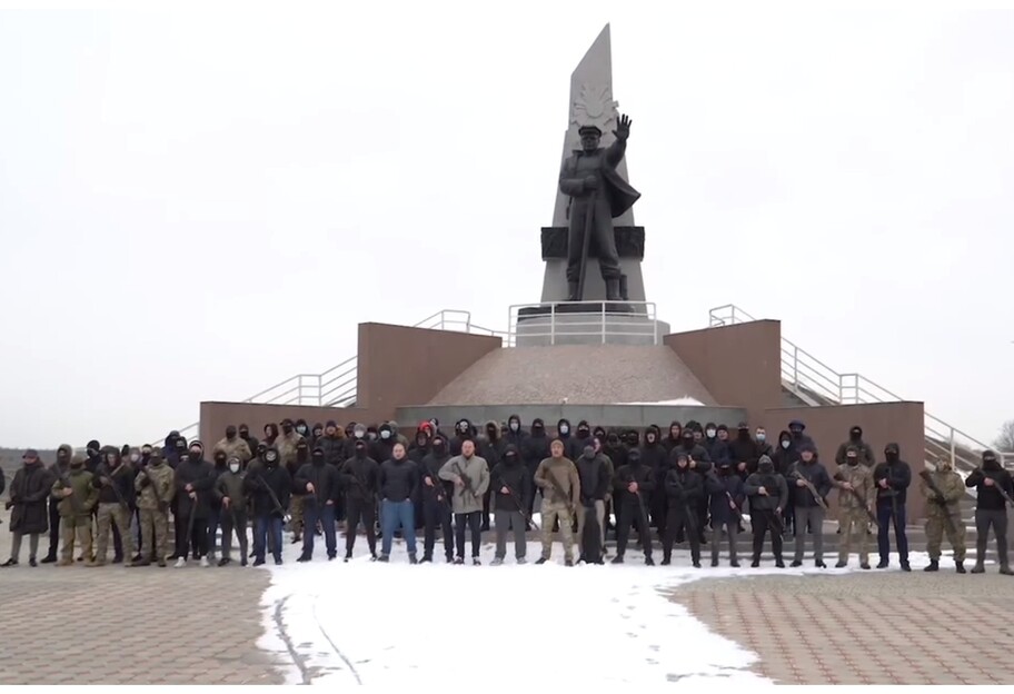 В Одессе добровольцы теробороны с оружием обратились к оккупантам - видео - фото 1
