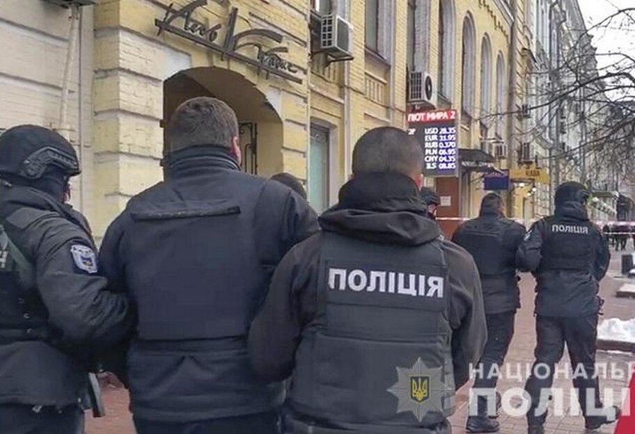 Стрельба в Киеве - полиция изъяла арсенал оружия, фото  - фото 1