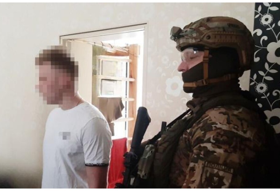 Избил двух женщин - спецназ в Киеве задержал подозреваемого в нападении на пенсионерок - видео - фото 1
