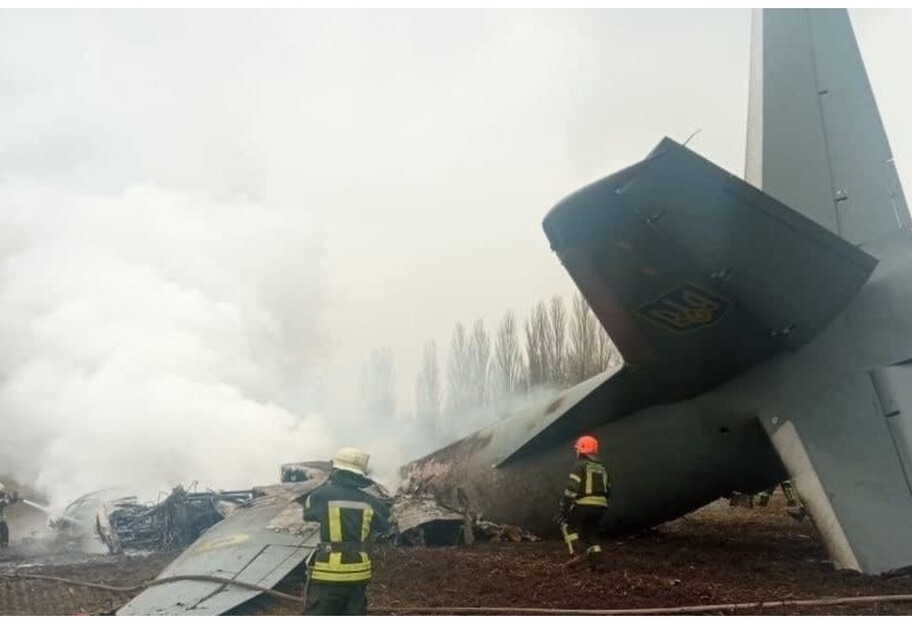 Военный самолет ВСУ упал в Киевской области - фото - фото 1