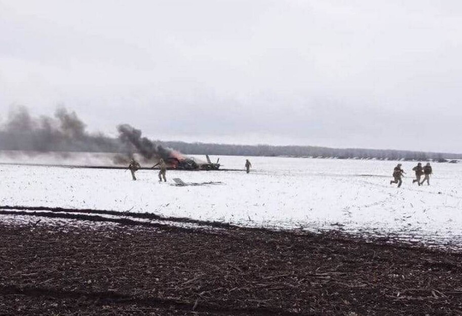 Война на Донбассе - ВСУ сбили вражеский вертолет Ми-8  - фото 1
