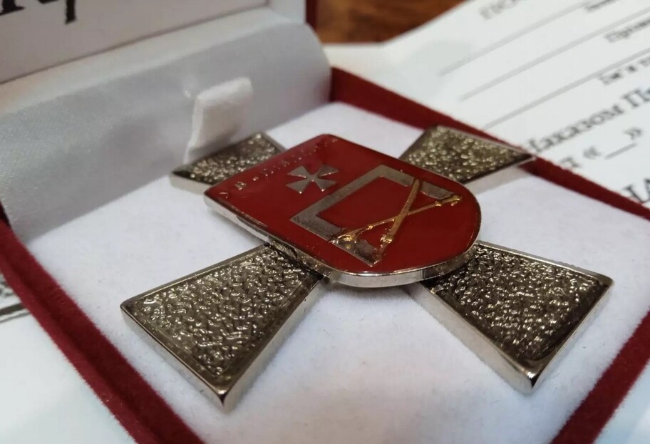 В Херсоне показали фейковые медали ВСУ за взятие Крыма, фото  - фото 1