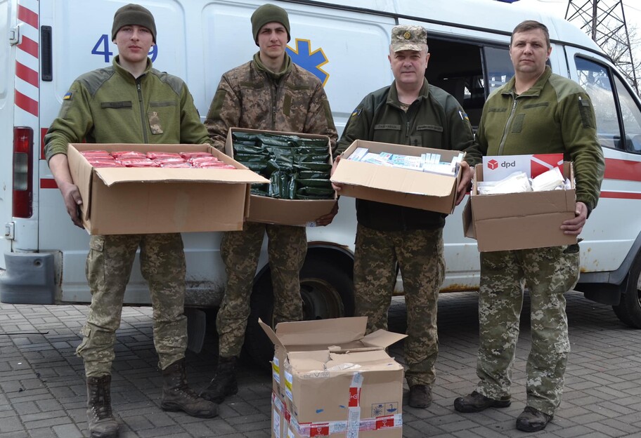На Донбасс доставили гуманитарную помощь для военных – автомобили, амуниция, медикаменты - фото - фото 1