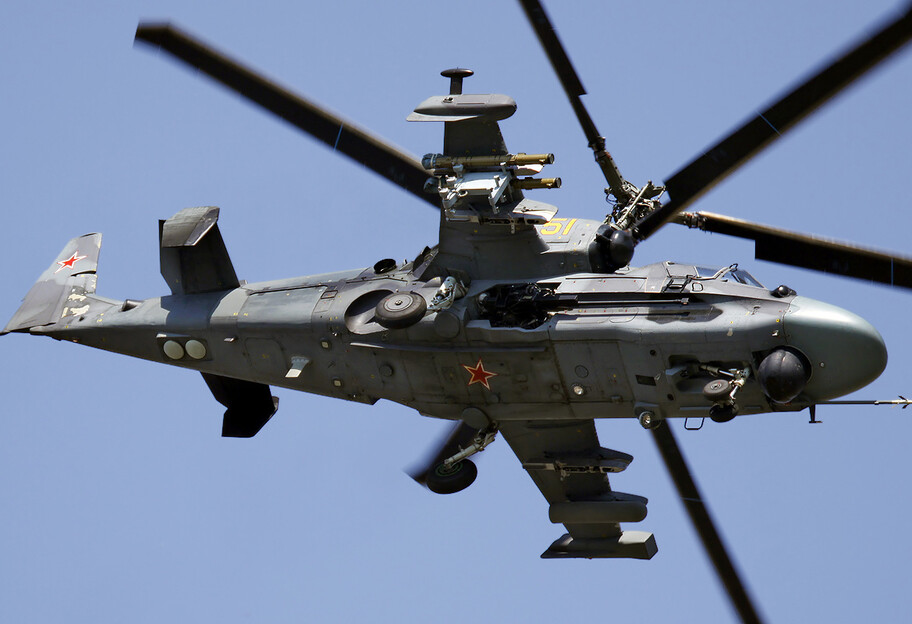 ВСУ сбили в Харьковской области вражеский вертолет Ка-52 - видео - фото 1