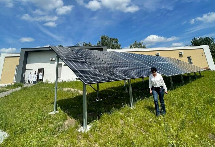 В Бородянке установили солнечные панели Tesla Powerwall - помощь от Илона Маска, фото  - фото 1