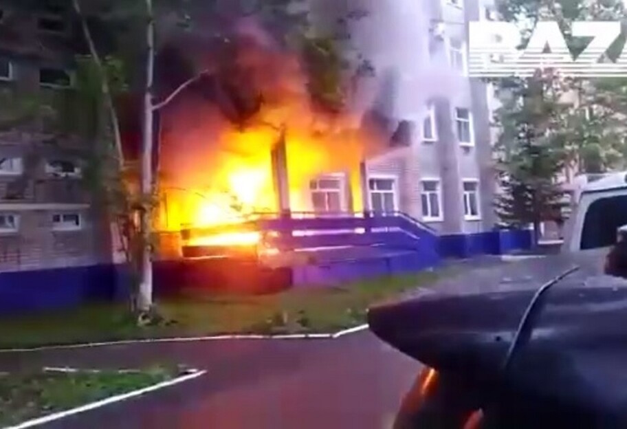 Поджег отделения Росгвардии в Комсомольске-на-Амуре - поджигателя задержали - видео - фото 1