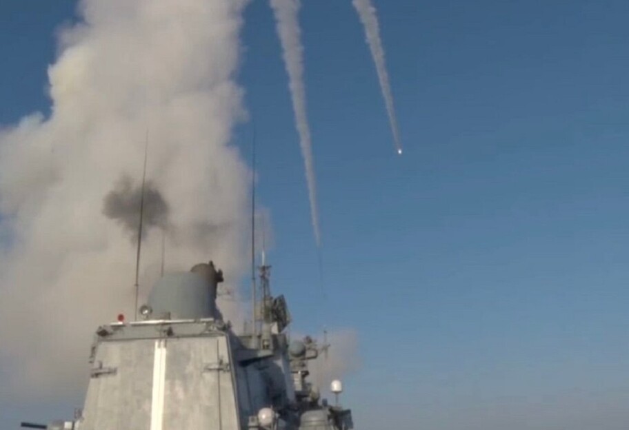 Обстрел Тернопольской области - в сеть попало видео запуска ракет - фото 1