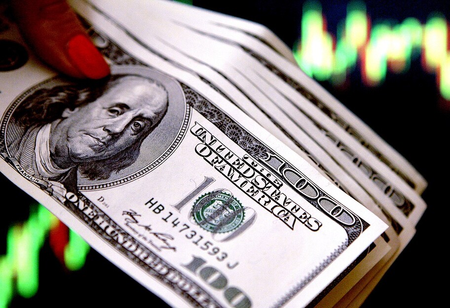 Курс доллара в обменниках - валюта снова выросла в цене - фото 1