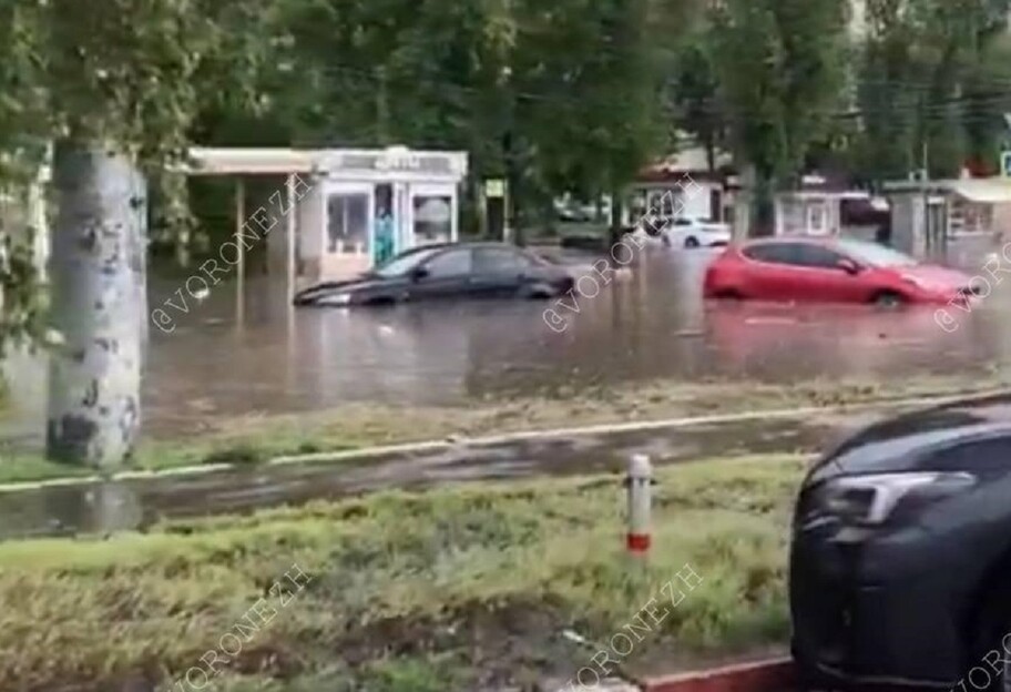 Потоп в Воронеже - город накрыли мощные осадки, улицы затоплены - видео - фото 1