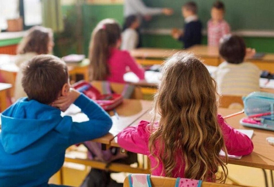 Обучение в школах Украины - 1 сентября могут перенести из-за войны  - фото 1