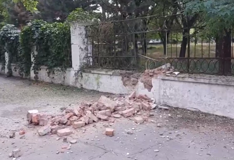 Взрыв в Херсоне - возле СИЗО взорвалось СВУ - видео - фото 1