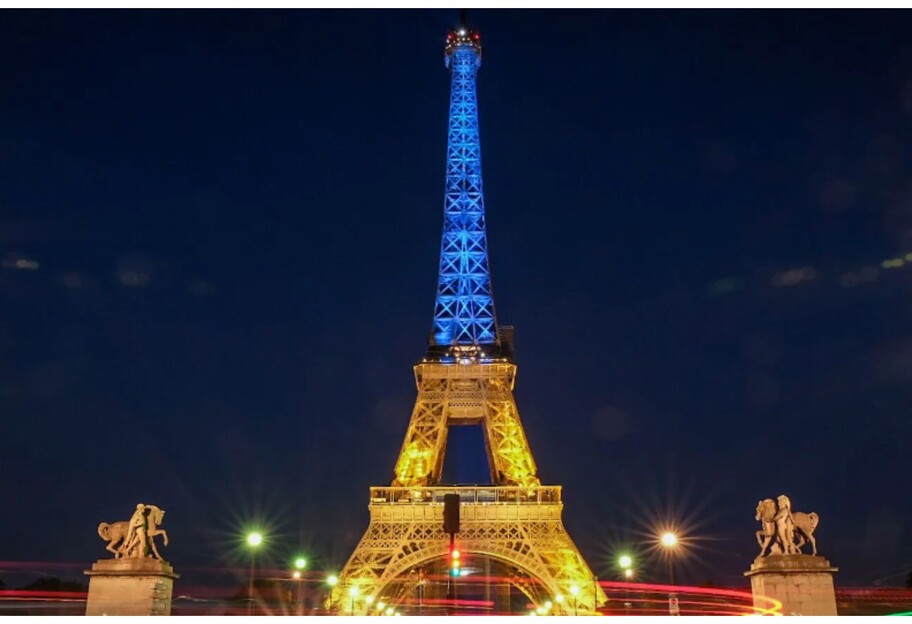 День взятия Бастилии - в Париже подсветили Эйфелеву башню цветами флага Украины - видео - фото 1