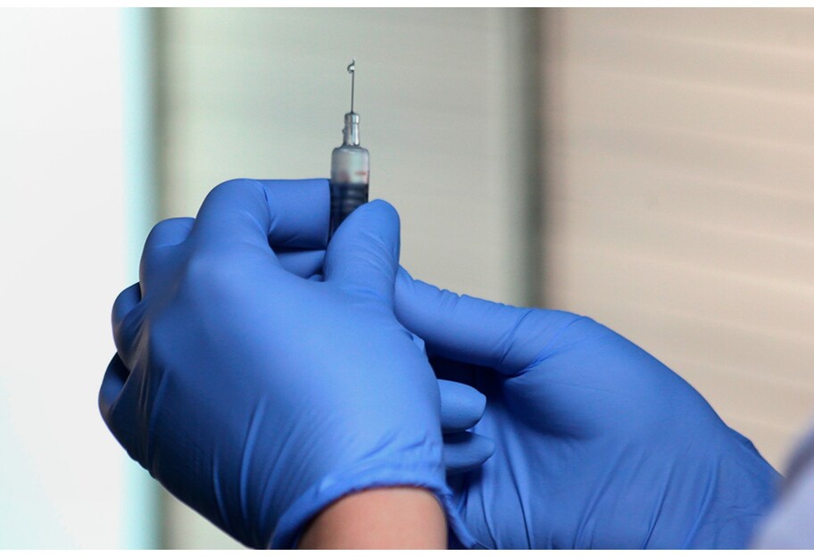 Коронавирус в Украине - Минздрав разрешил вторую бустерную прививку  - фото 1