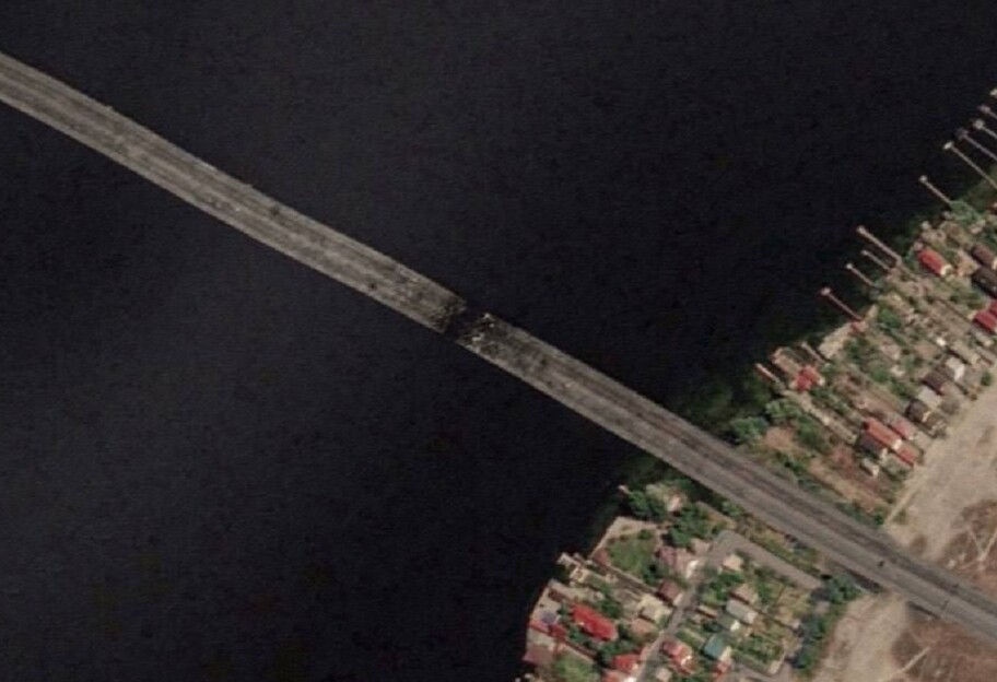 Реакция соцсетей на удар по Антоновскому мосту - подборка мемов - фото 1