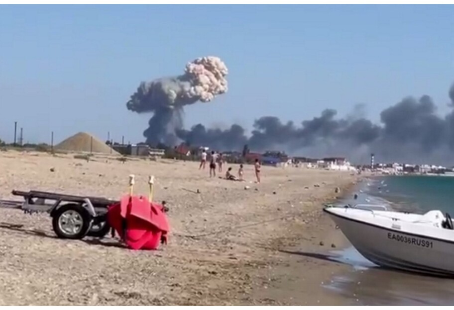 Взрывы в Крыму - на аэродроме вблизи Новофедоровки произошел пожар  - видео - фото 1