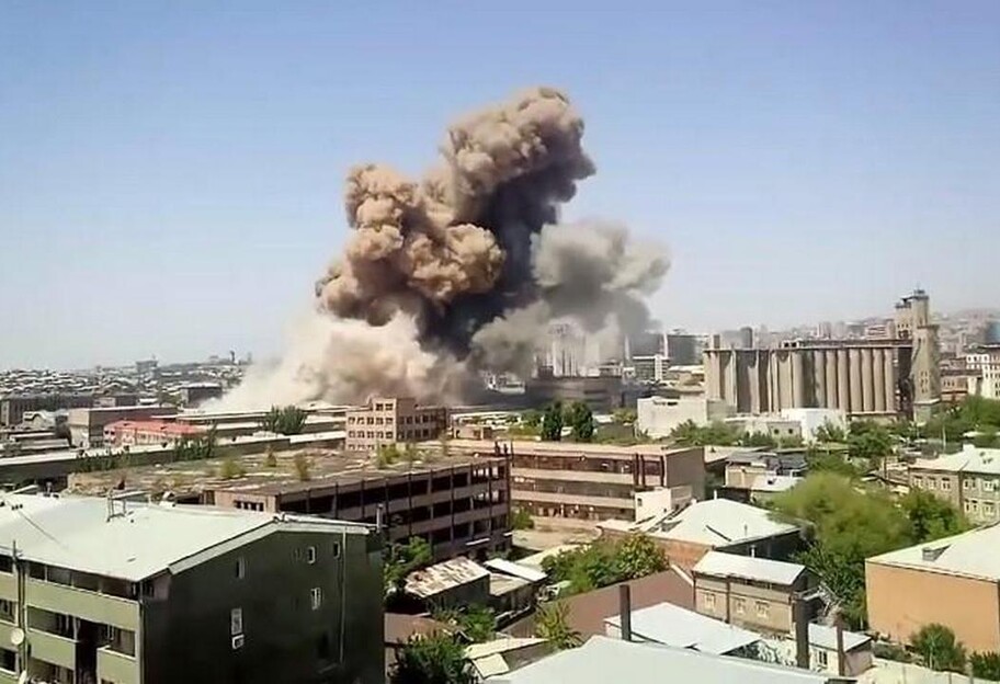 Взрыв в Ереване 14 августа - известно о 20 раненых и одном погибшем, фото-видео  - фото 1
