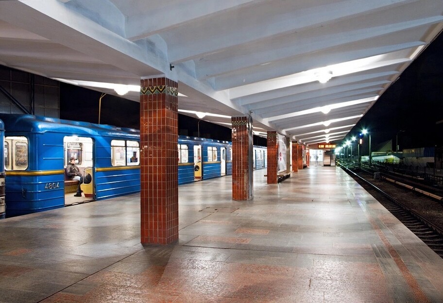 В Киеве пассажир попал под поезд метро - график движения изменили  - фото 1