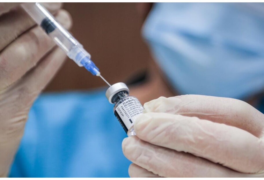 Вторая бустерная прививка от COVID-19 - в сентябре 2022 МОЗ разрешит делать всем - фото 1