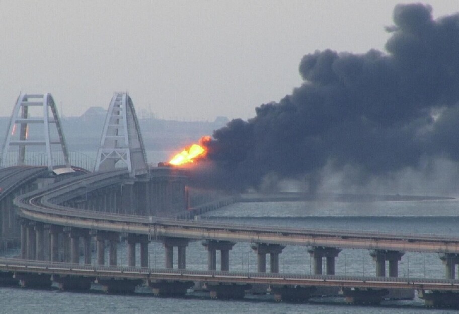 Пожар на Крымском мосту - возможные версии взрыва, как произошло возгорание - фото 1