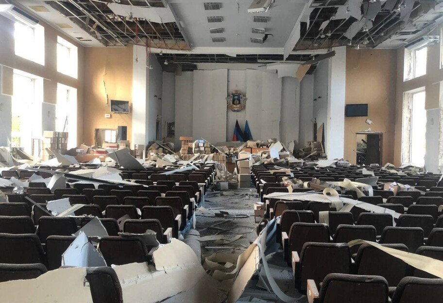 Взрывы в Донецке 16 октября - подробности, фото разрушений - фото 1