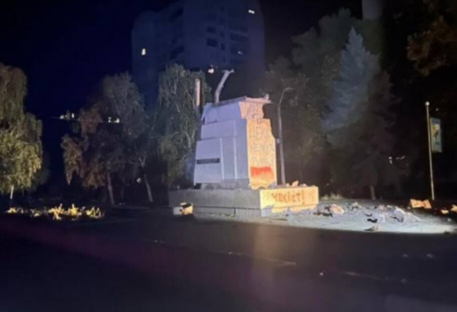 В Николаеве взорвали памятник - глава ОВА раскрыл подробности - фото - фото 1