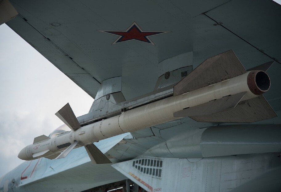 Су-27 выпустил ракету по самолету Великобритании в Черном море - глава Минобороны Бен Уоллес - фото 1
