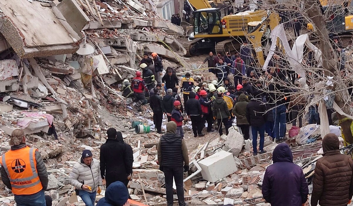 Украинские спасатели в Турции обследовали уже 438 построек: кого спасли