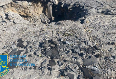 Окупанти поцілили ракетами в судноремонтний завод під Одесою, є поранені (фото)