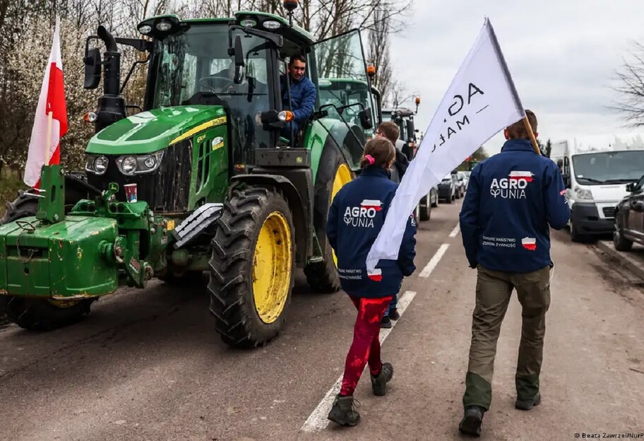 Польские фермеры заблокировали еще два пункта пропуска - фото 1