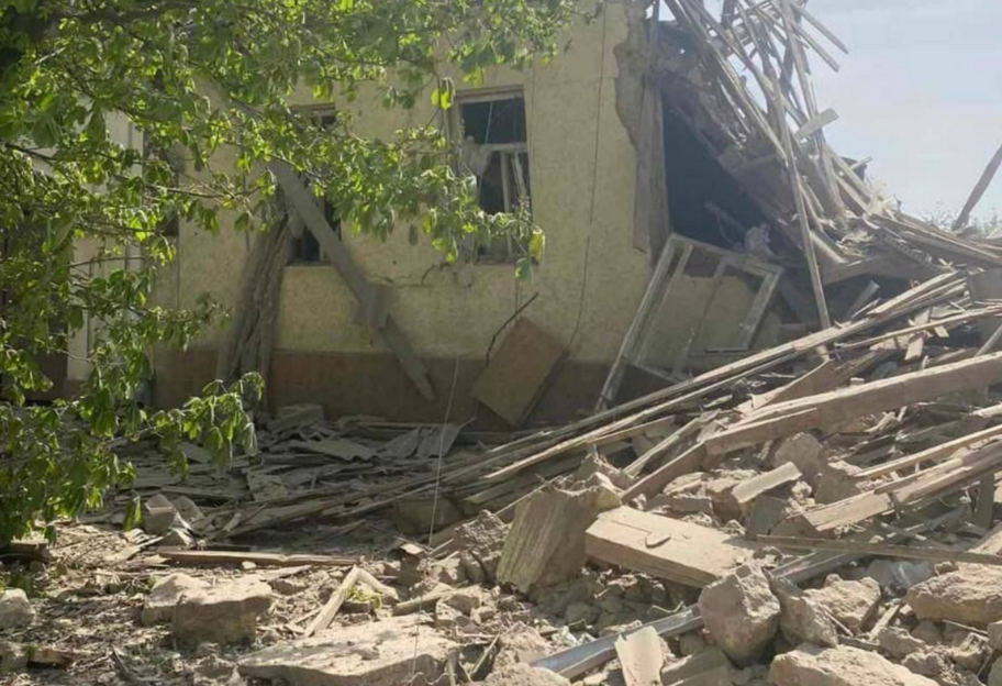 россия атаковала жилые дома Берислава – пострадали 15 человек, говорят в ОВА - фото 1